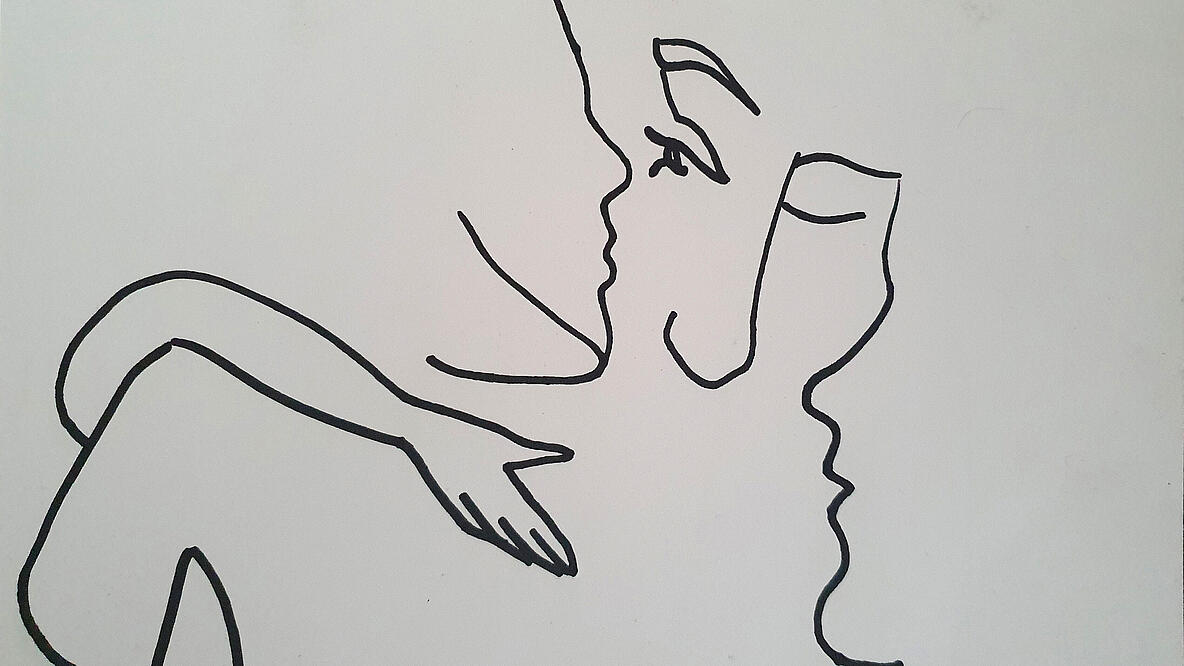 Zeichnung zweier sich umarmenden Figuren