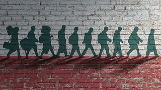 Bild mit Schatten von laufenden Menschen