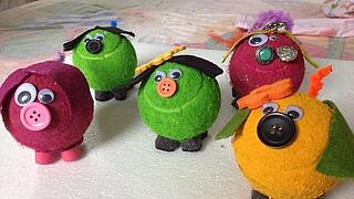 lustige, bunte Tennisbälle