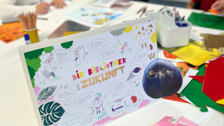 Plakat mit Zitaten zu einer Bibliothek der Zukunft