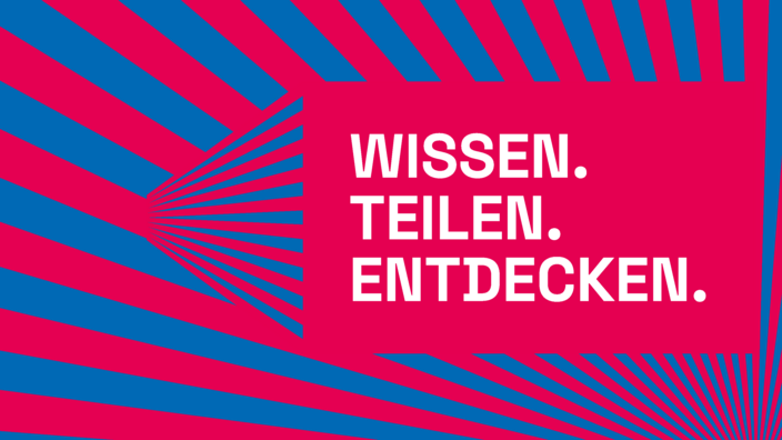 Gestreiftes Banner der Nacht der Bibliotheken mit der Aufschrift Wissen, Teilen, Entdecken