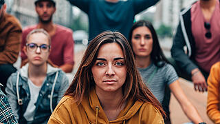 Foto von sitzenden Menschen