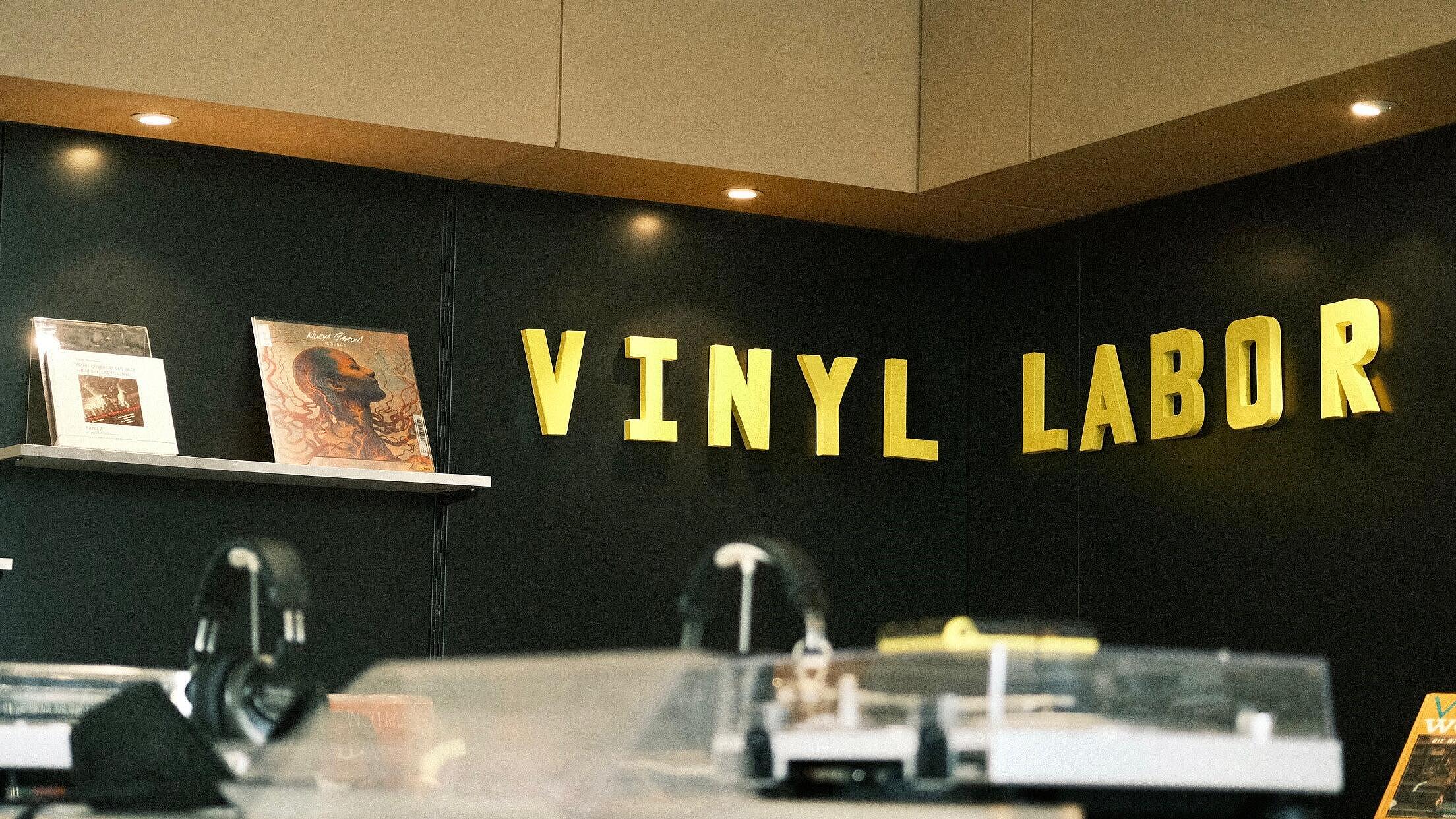 Foto von Vinyllabor im Salon der Amerika-gedenkbibliothek