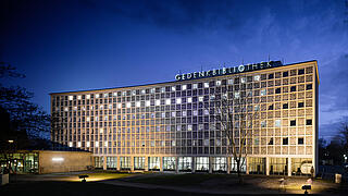 Die aktuellen Standorte der ZLB: Die Amerika-Gedenkbibliothek und die Berliner Stadtbibliothek in der Außenansicht